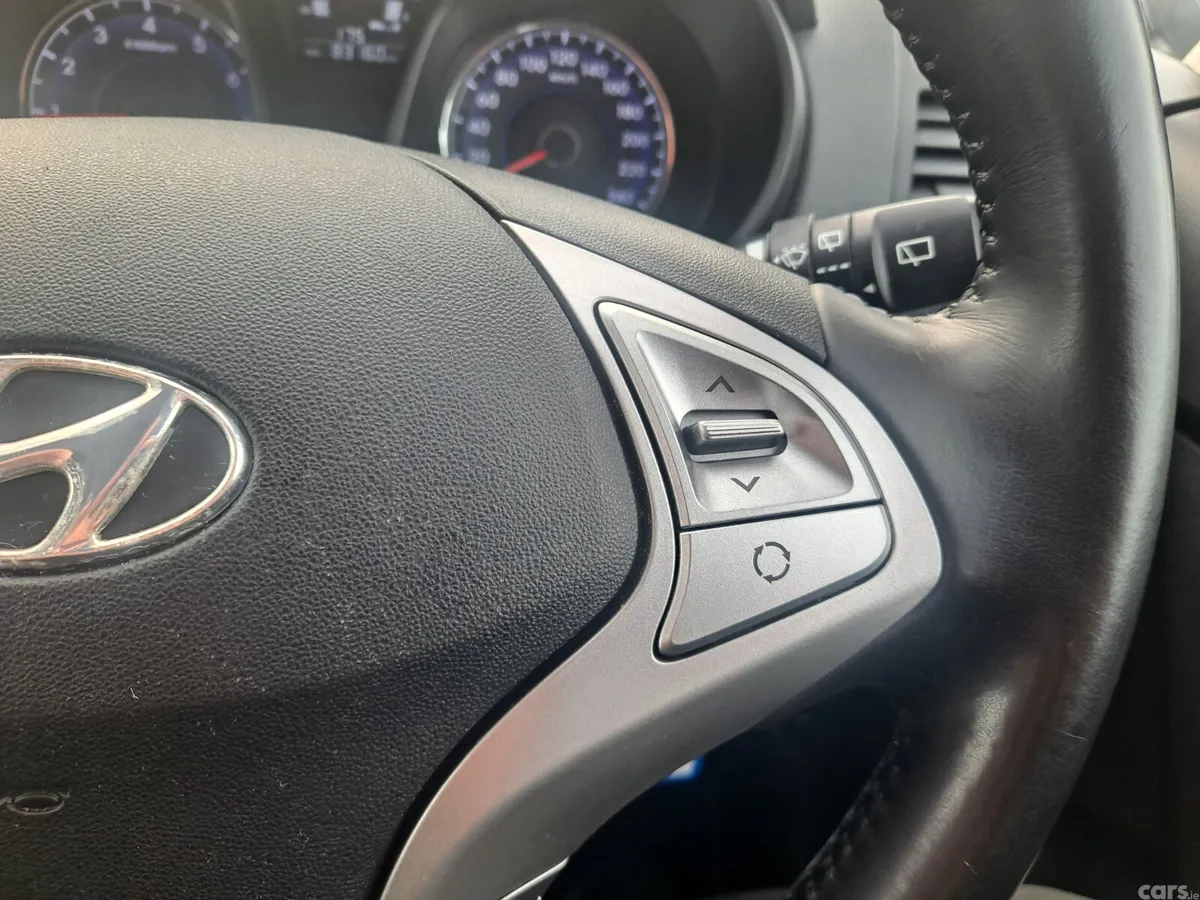 Hyundai ix20 MPV, Petrol, 2018, Red