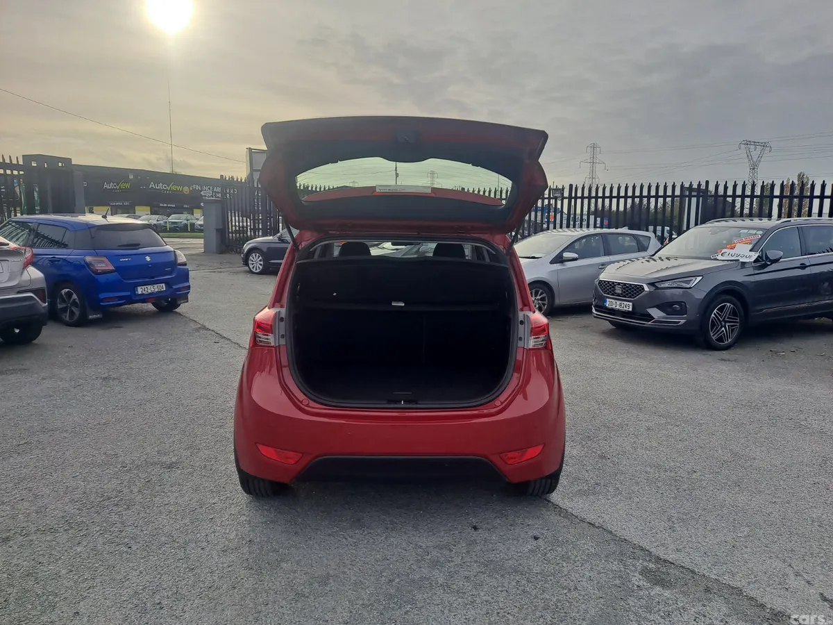 Hyundai ix20 MPV, Petrol, 2018, Red