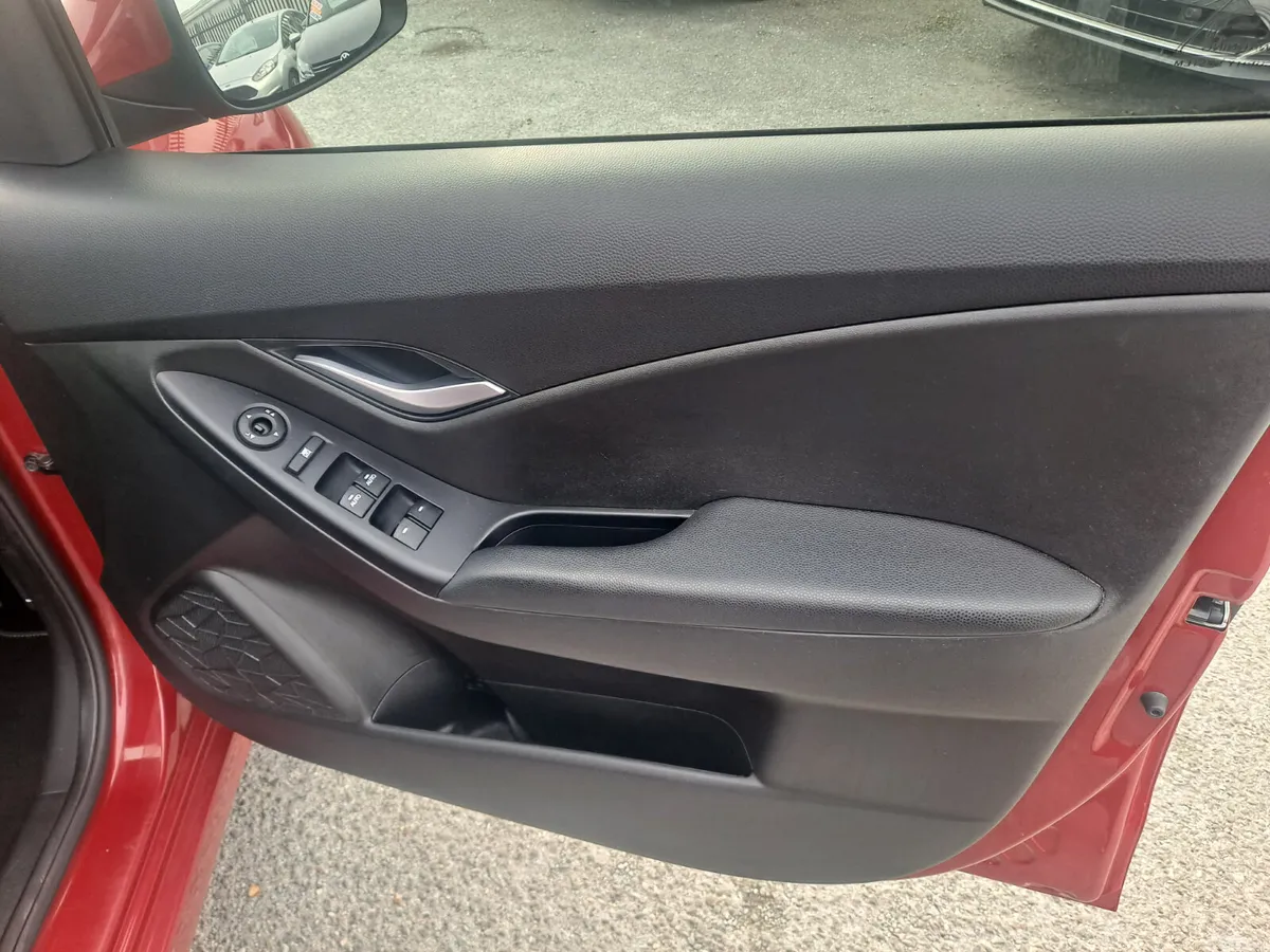 Hyundai ix20 MPV, Petrol, 2018, Red