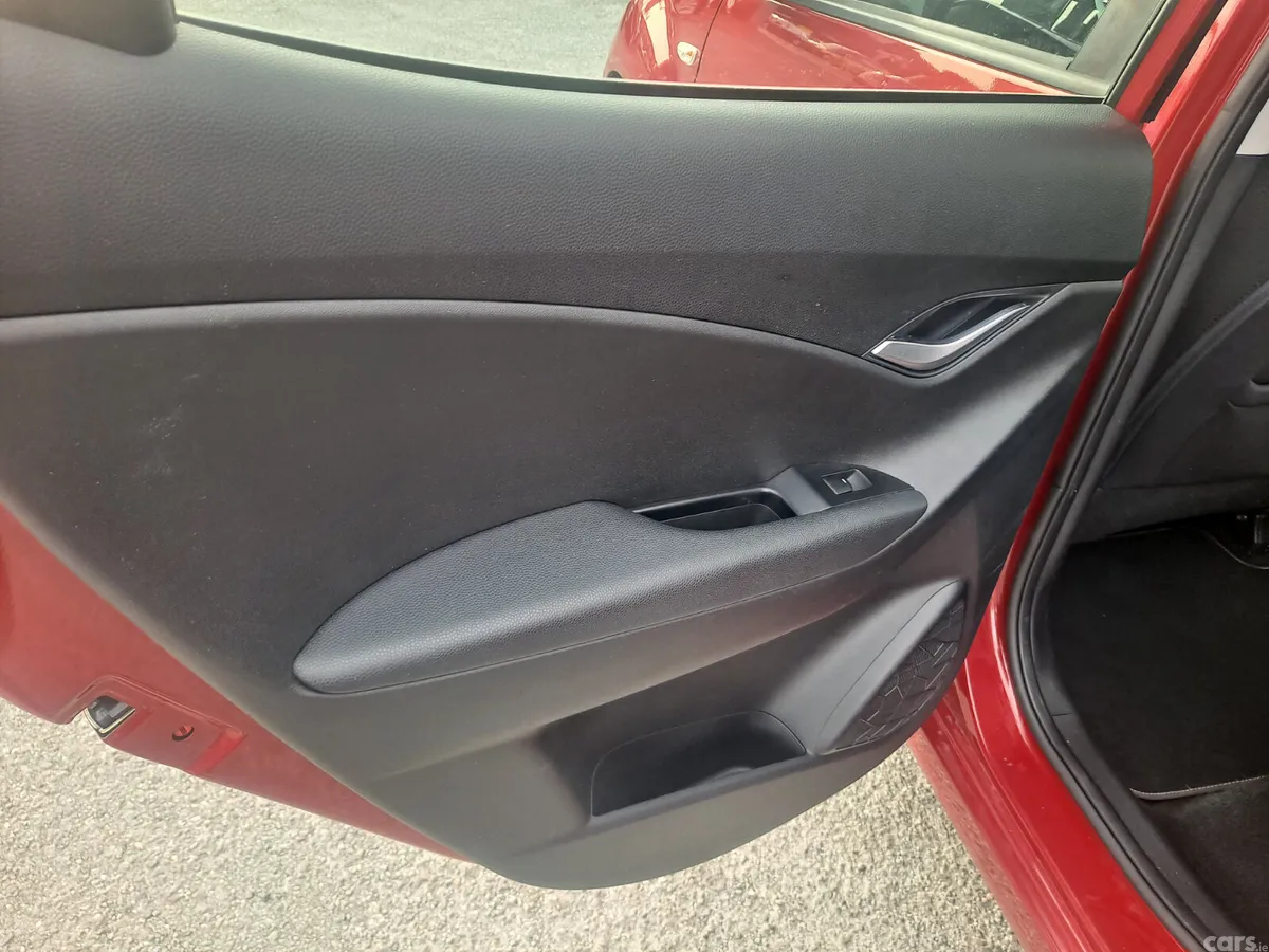 Hyundai ix20 MPV, Petrol, 2018, Red