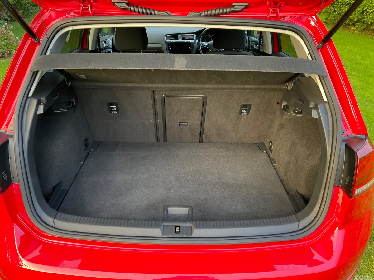 Volkswagen Golf Hatchback, Diesel, 2017, Red