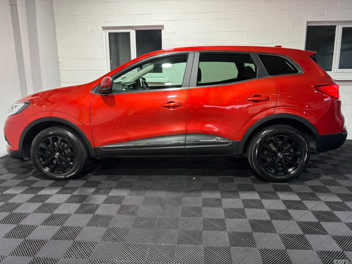 Renault Kadjar SUV, Petrol, 2022, Red