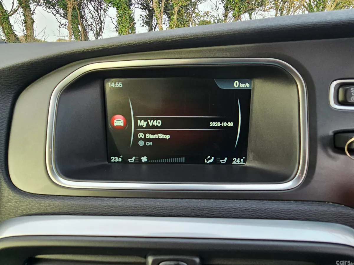 Volvo V40 Hatchback, Diesel, 2016, White