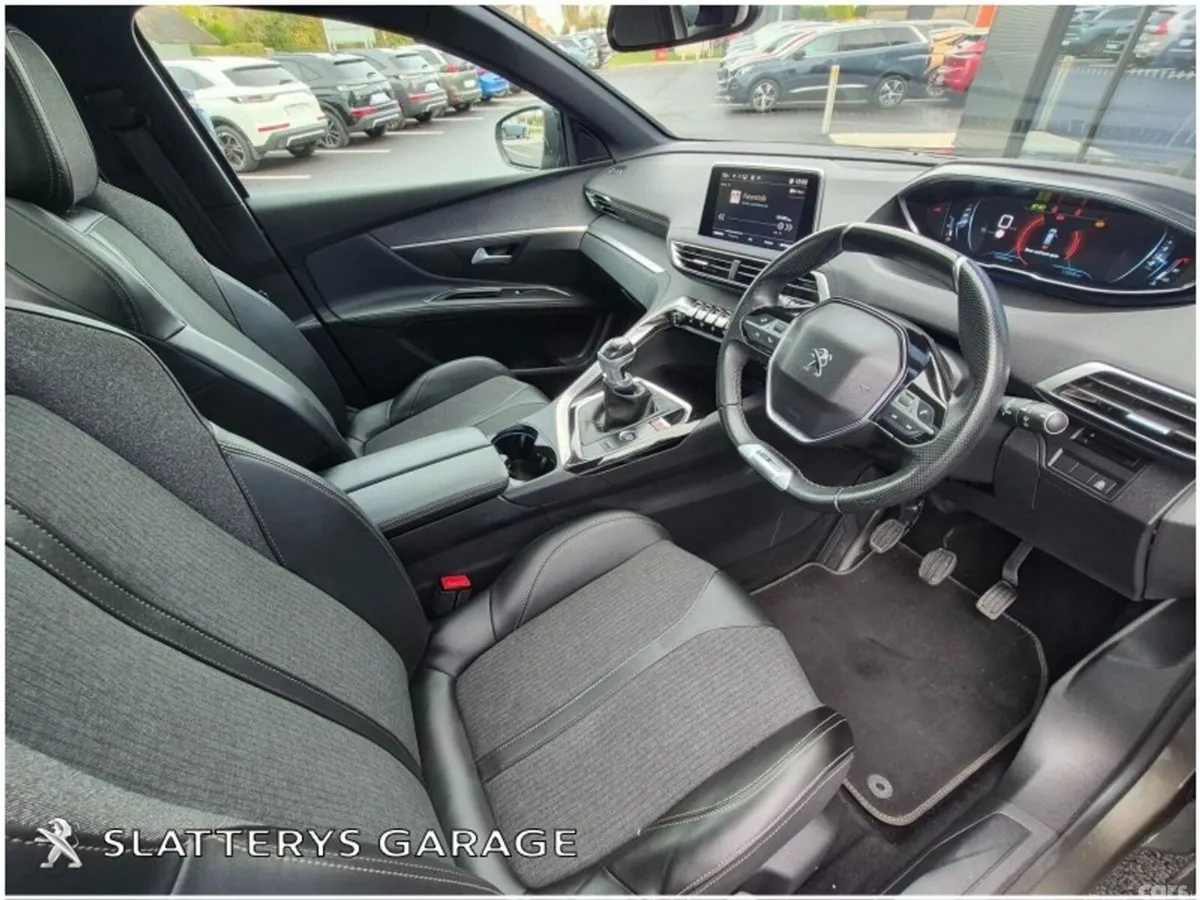 Peugeot 5008 MPV, Diesel, 2020, Grey