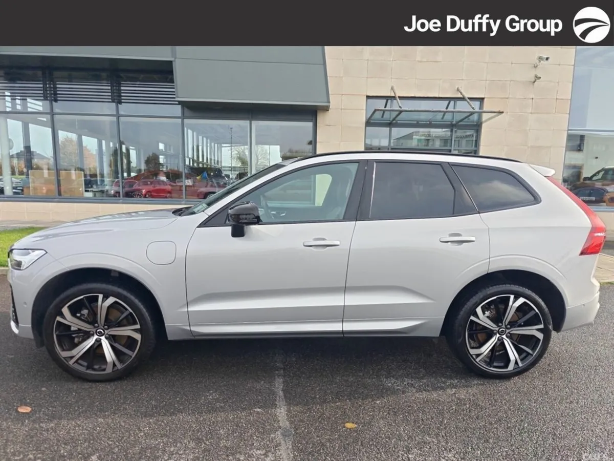 Volvo XC60 SUV, Petrol Plug-in Hybrid, 2025, Silver