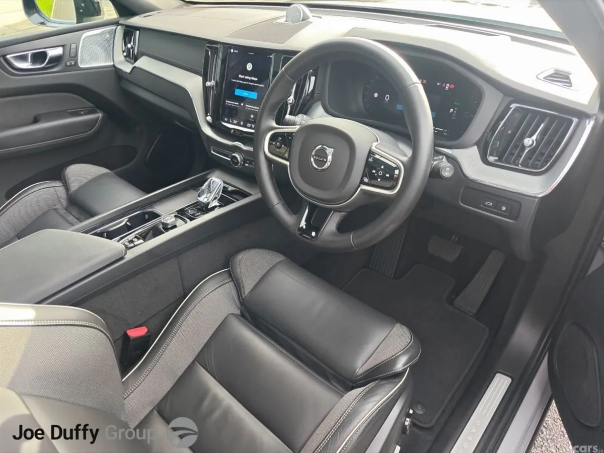 Volvo XC60 SUV, Petrol Plug-in Hybrid, 2025, Silver
