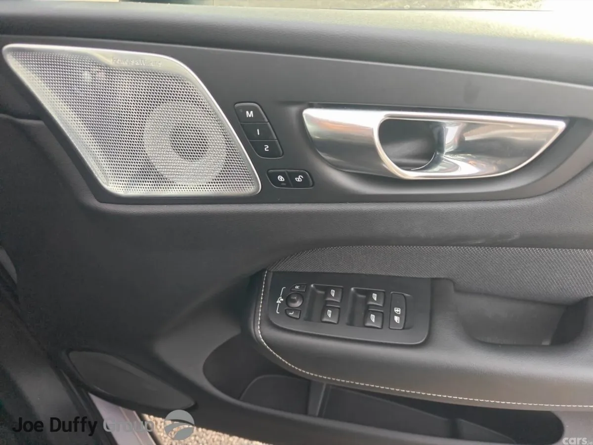 Volvo XC60 SUV, Petrol Plug-in Hybrid, 2025, Silver
