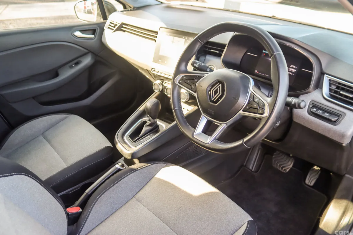 Renault Clio Hatchback, Petrol Hybrid, 2024, Grey