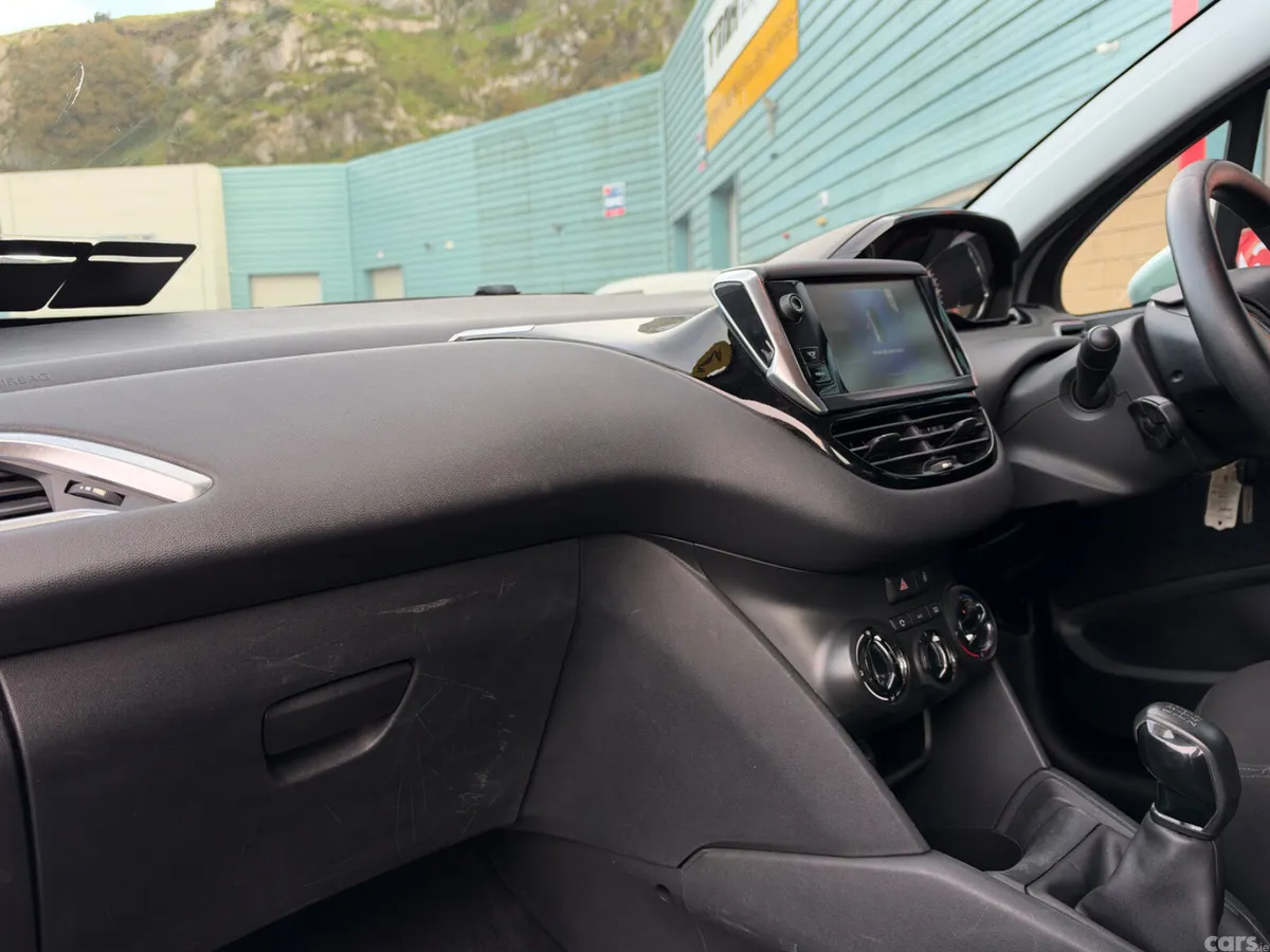 Peugeot 208 Hatchback, Petrol, 2013, Grey