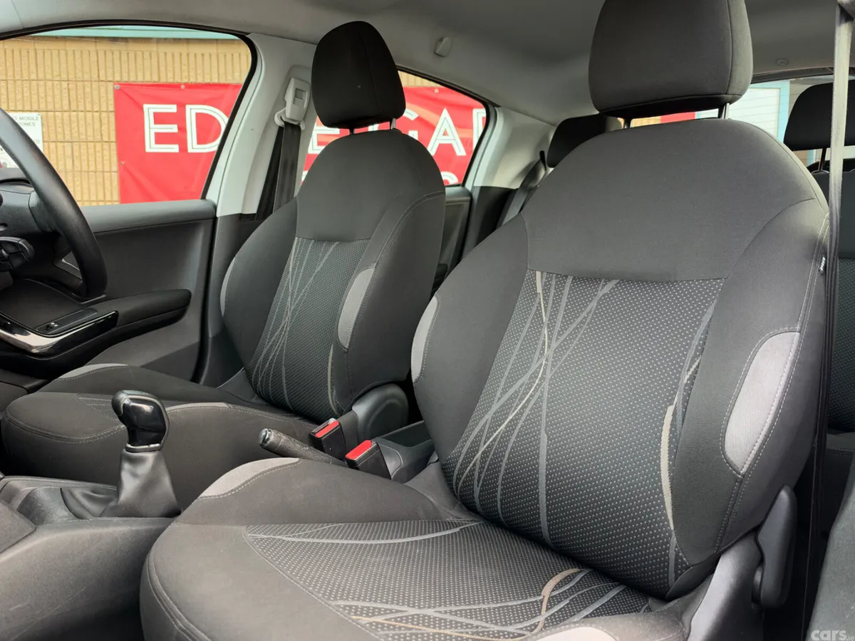 Peugeot 208 Hatchback, Petrol, 2013, Grey