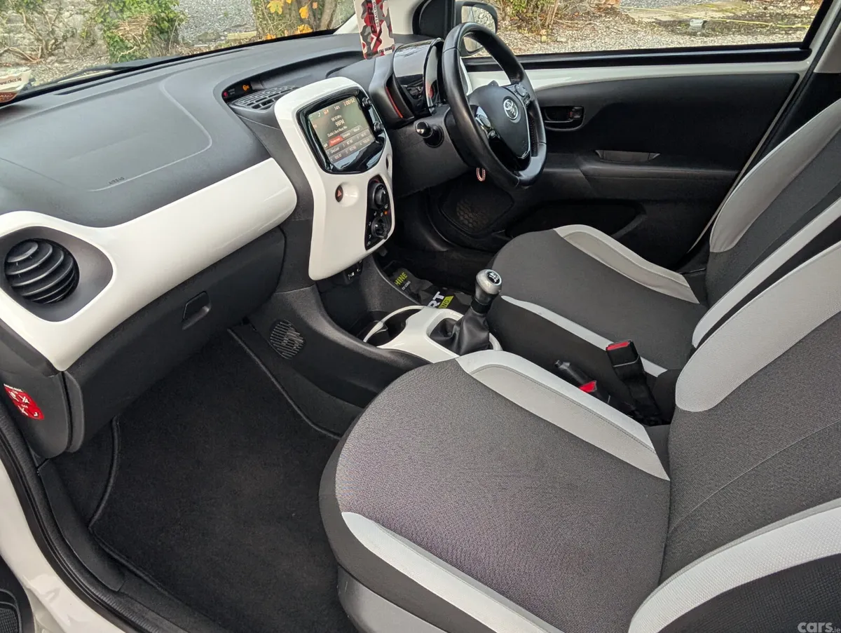 Toyota Aygo Hatchback, Petrol, 2016, White