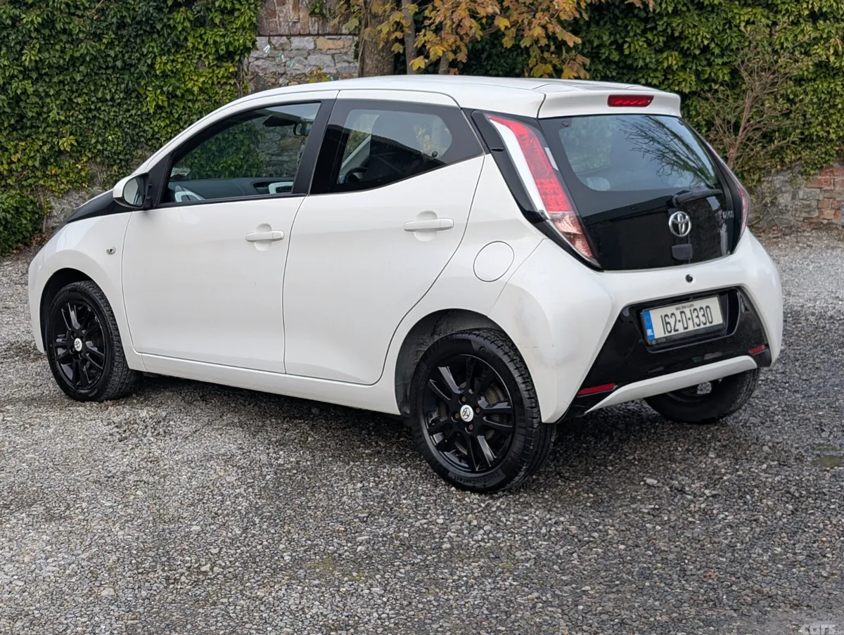 Toyota Aygo Hatchback, Petrol, 2016, White