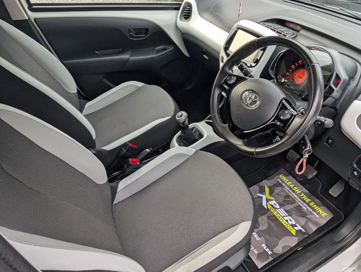 Toyota Aygo Hatchback, Petrol, 2016, White