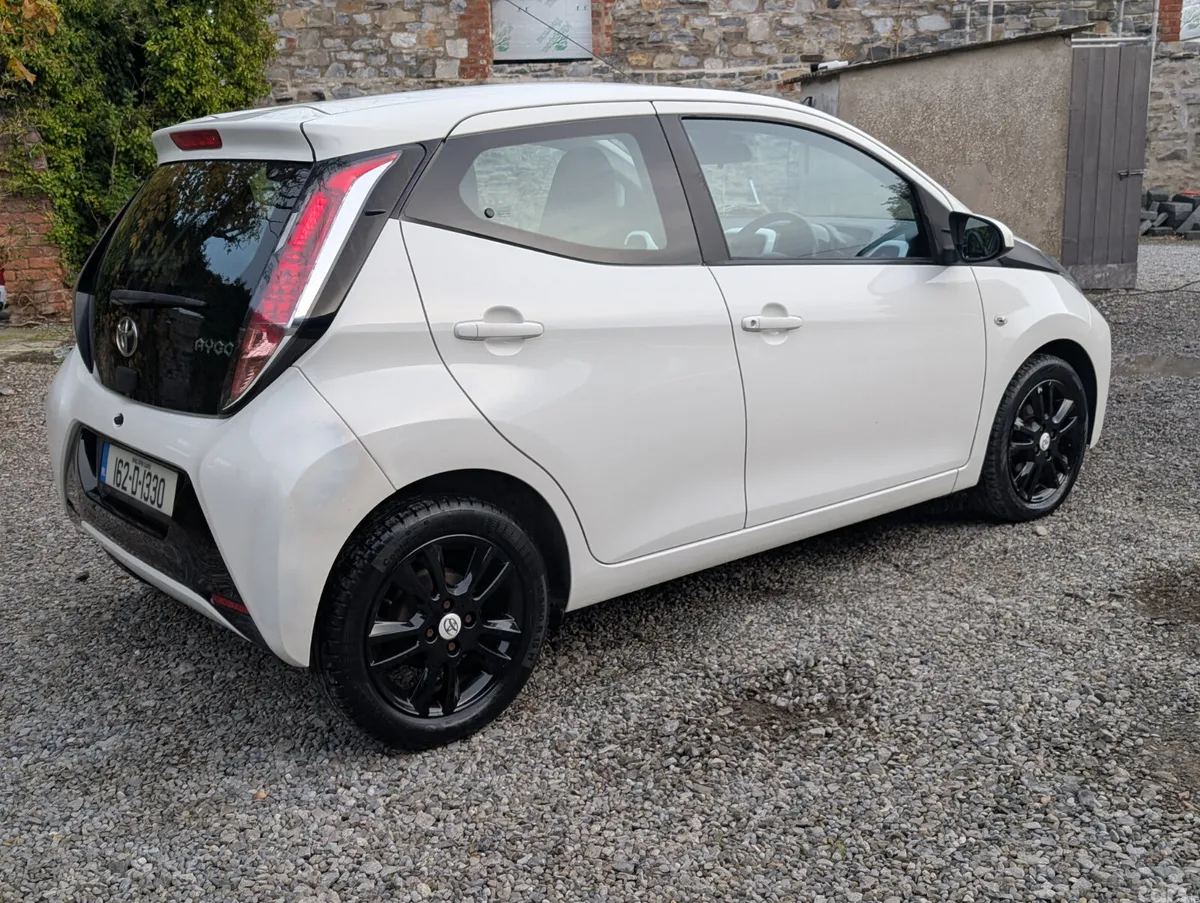 Toyota Aygo Hatchback, Petrol, 2016, White