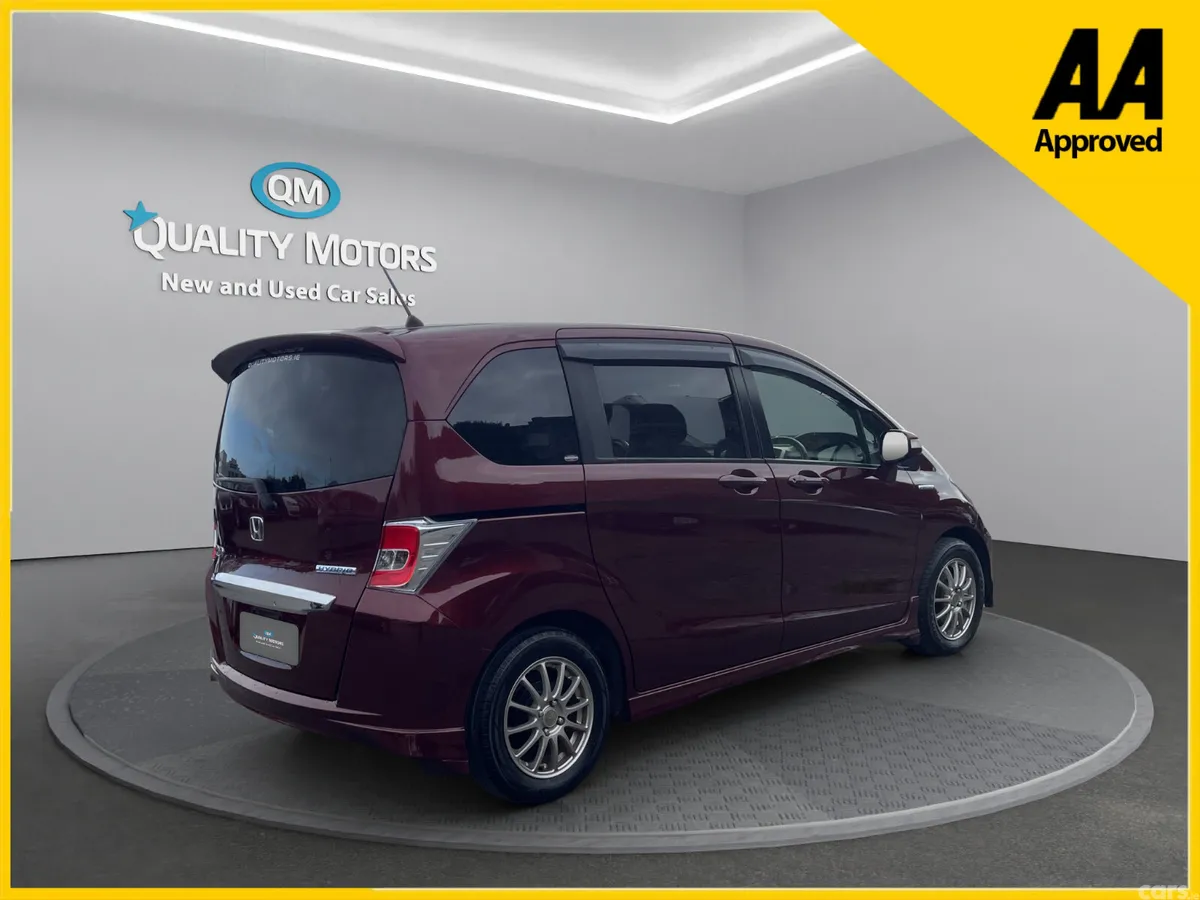 Honda Freed MPV, Petrol Hybrid, 2014, Red