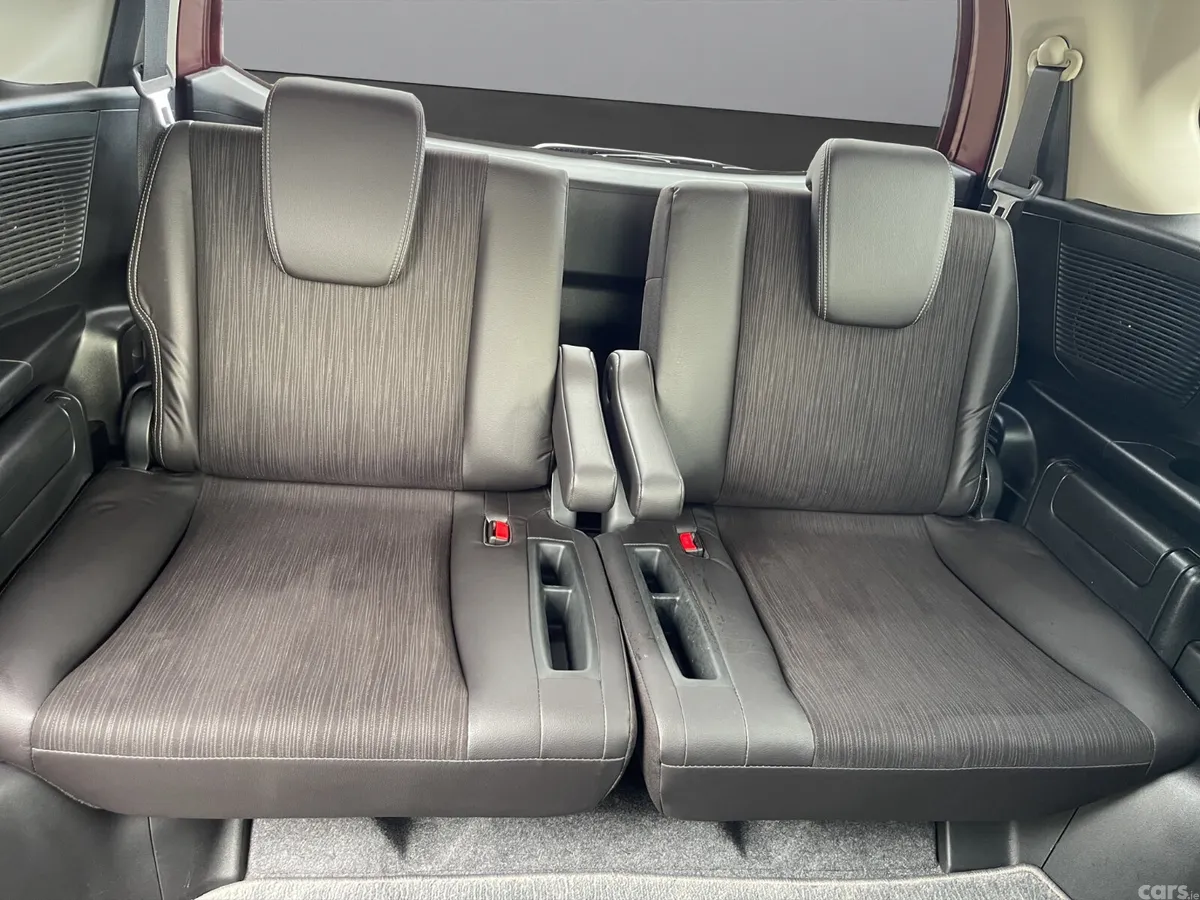 Honda Freed MPV, Petrol Hybrid, 2014, Red