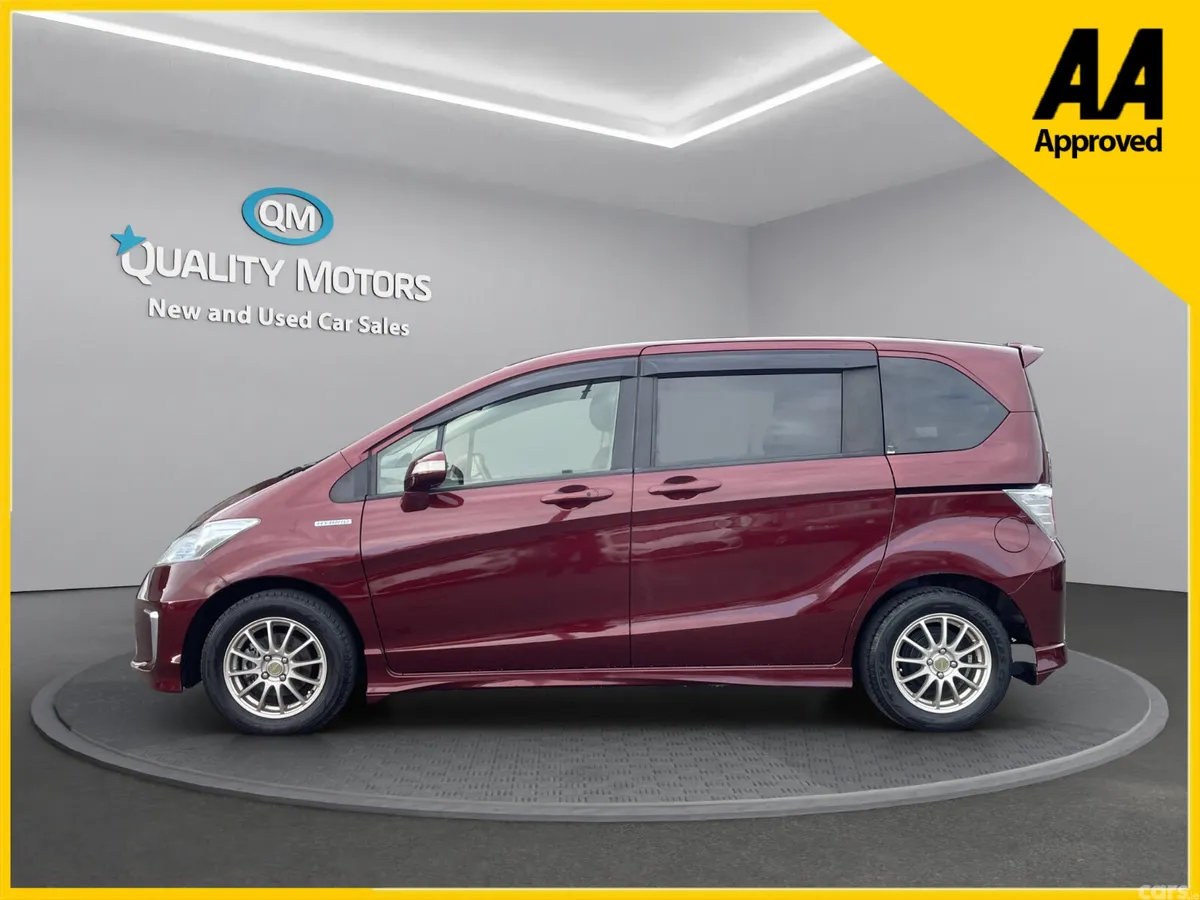 Honda Freed MPV, Petrol Hybrid, 2014, Red