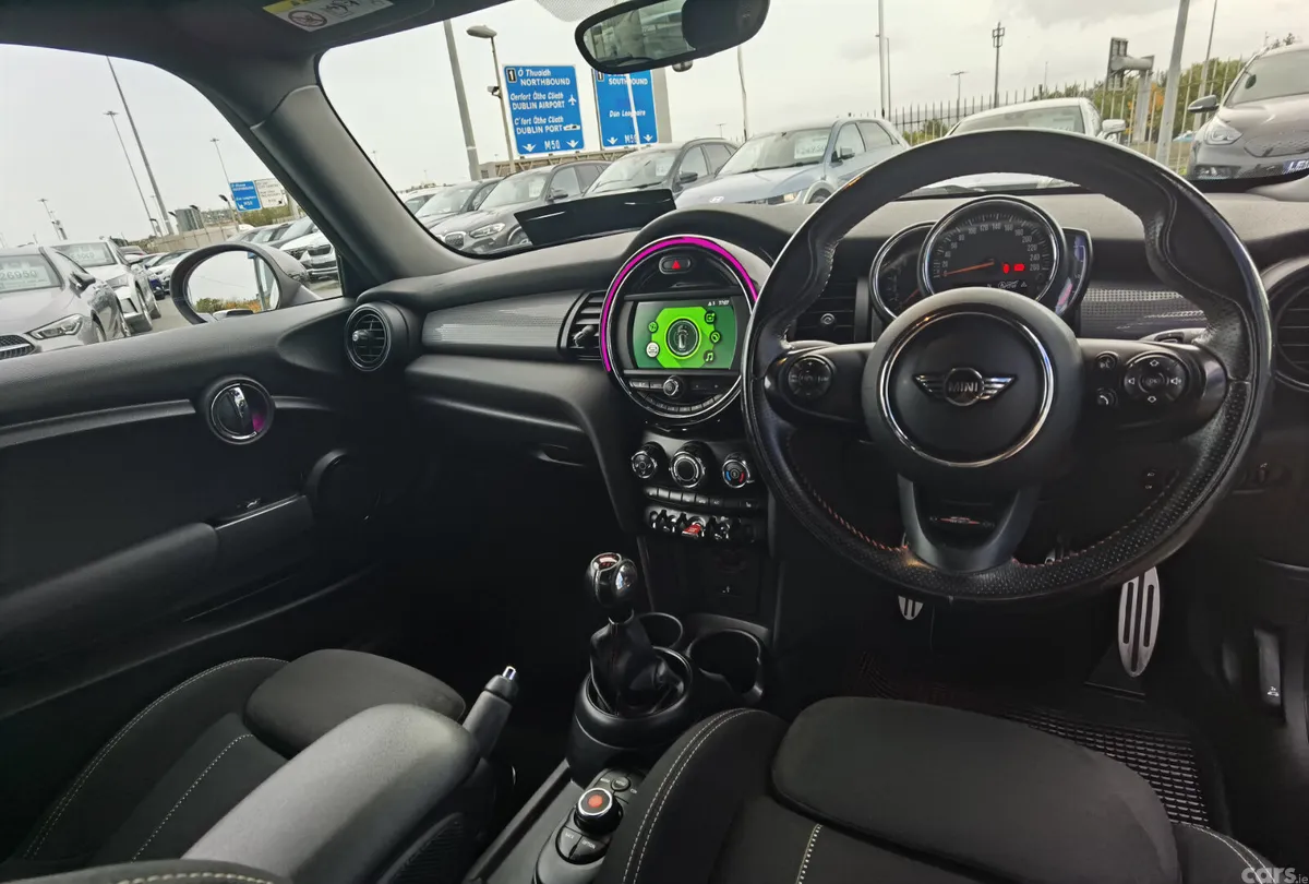 Mini Cooper Hatchback, Petrol, 2018, Red
