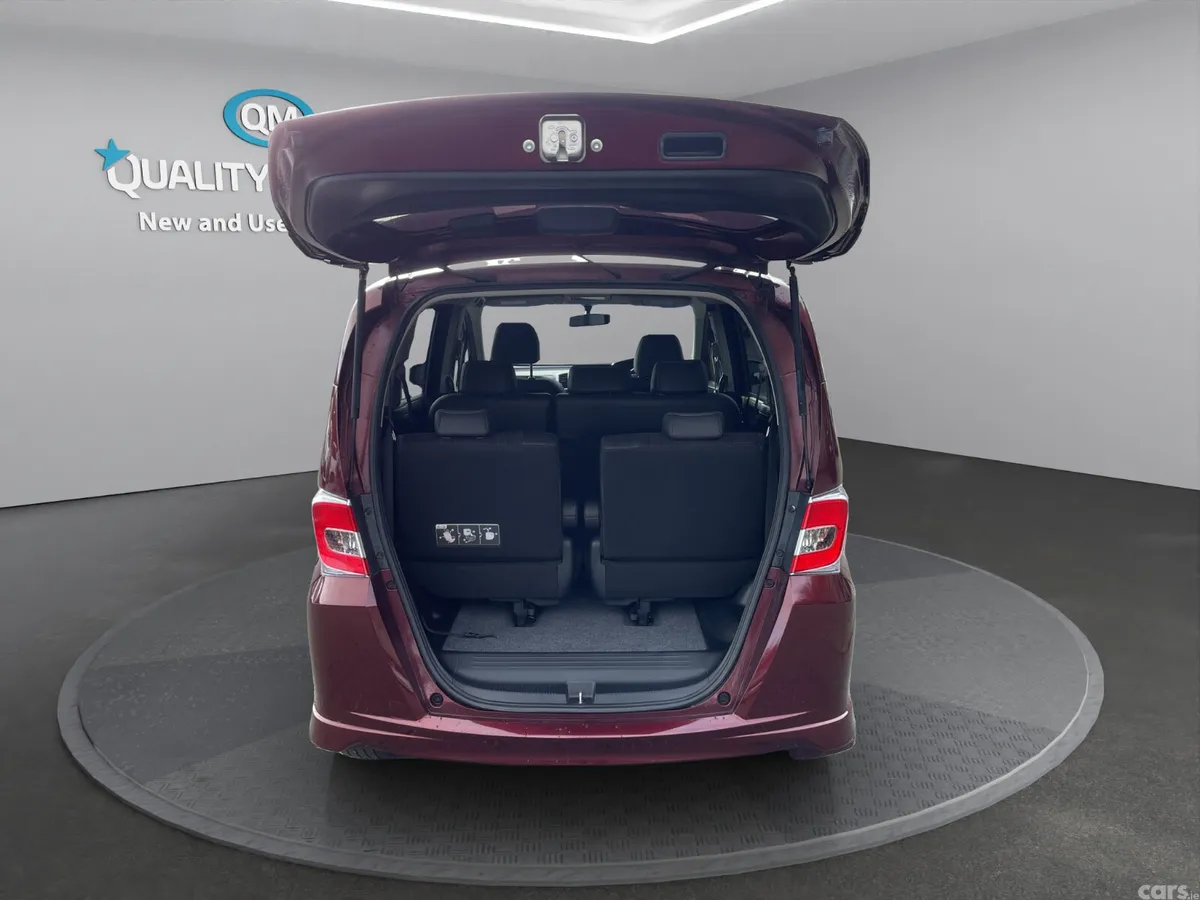 Honda Freed MPV, Petrol Hybrid, 2014, Red