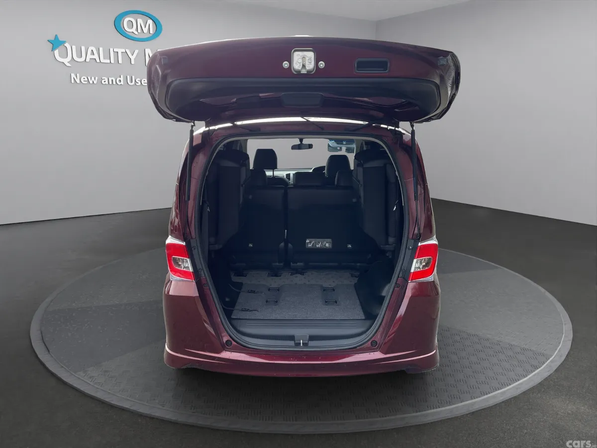 Honda Freed MPV, Petrol Hybrid, 2014, Red