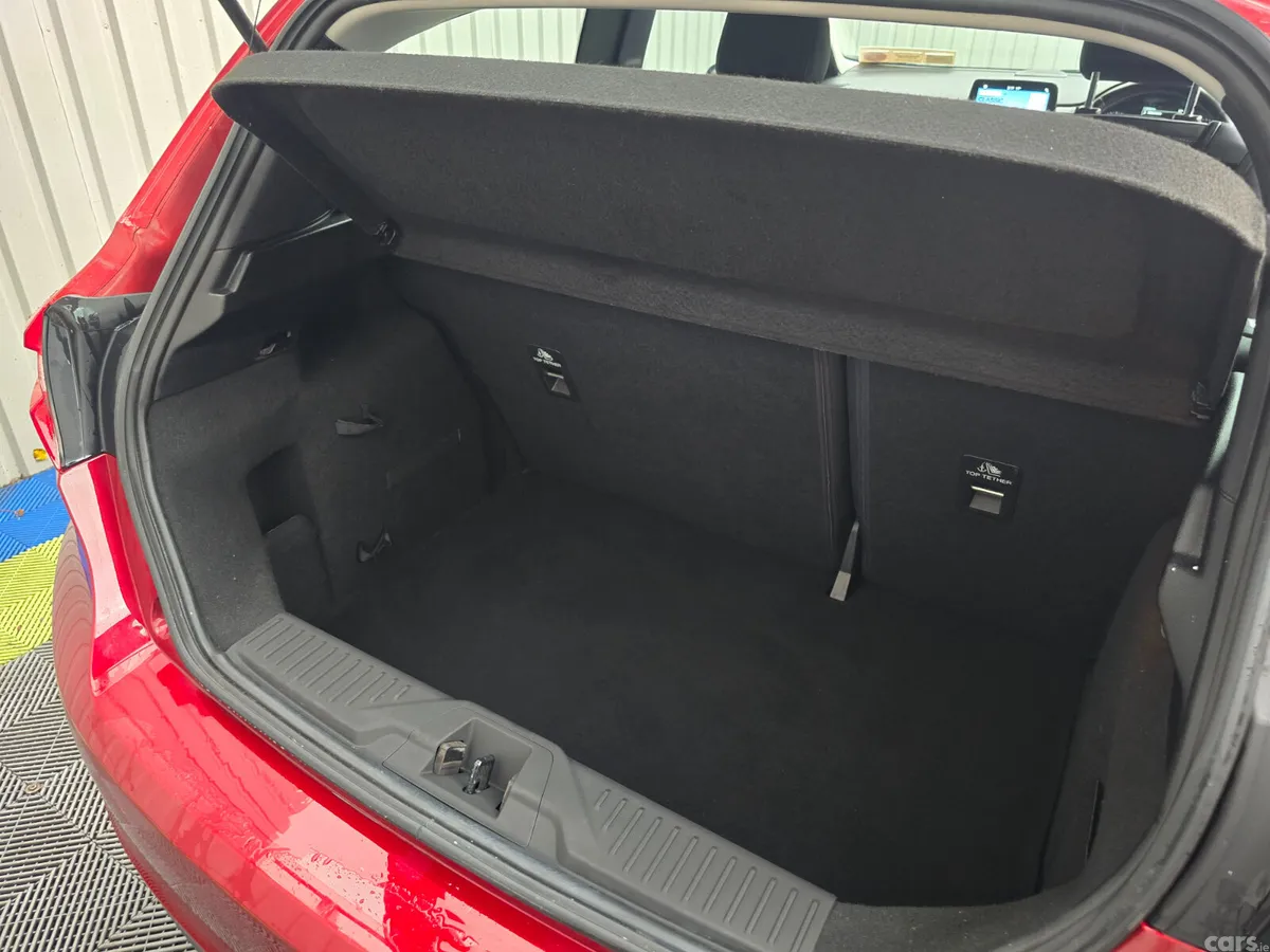 Ford Fiesta Hatchback, Petrol, 2018, Red
