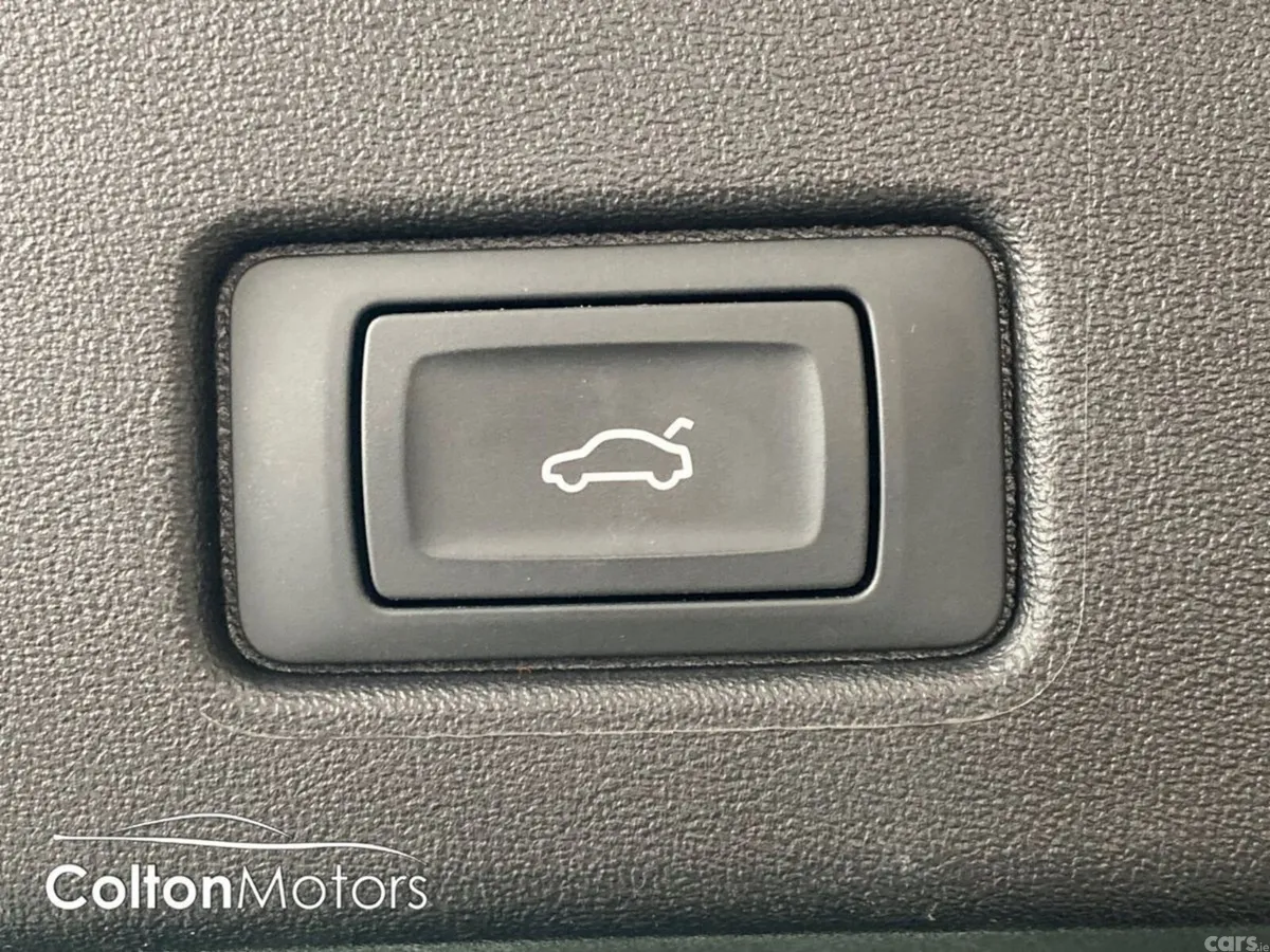 Audi Q4 e-tron Hatchback, Electric, 2023, Blue