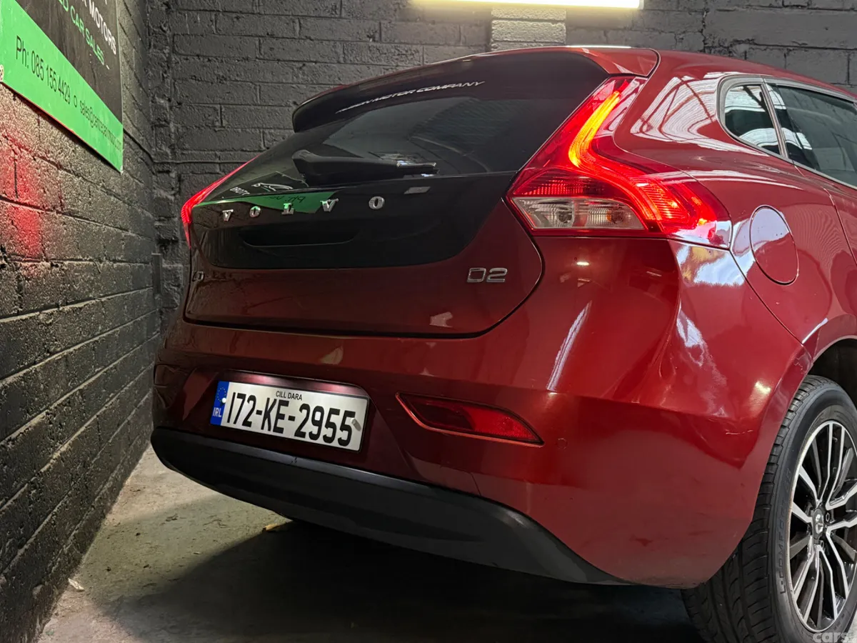 Volvo V40 Hatchback, Diesel, 2017, Red