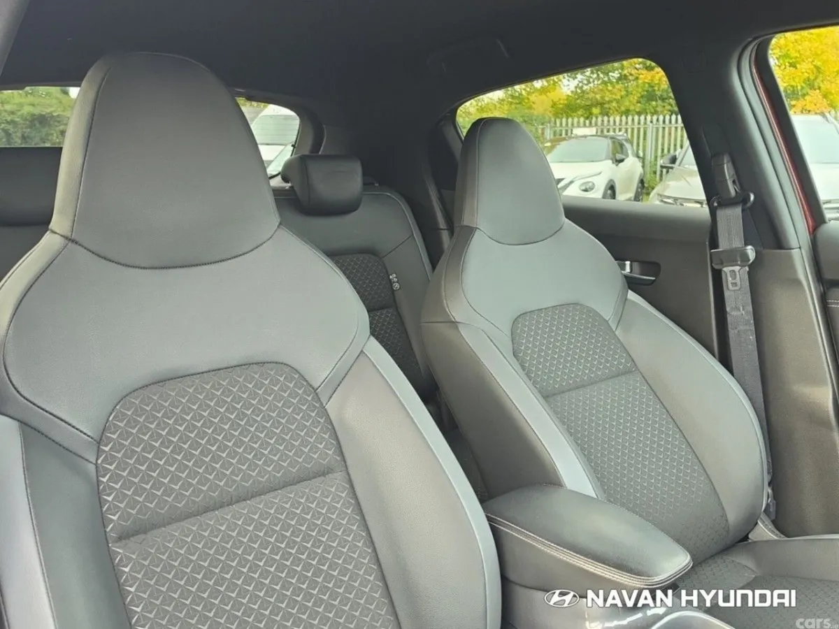 Nissan Juke SUV, Petrol Hybrid, 2023, Red
