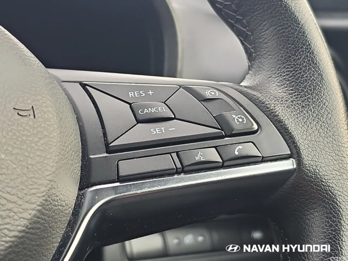 Nissan Juke SUV, Petrol Hybrid, 2023, Red