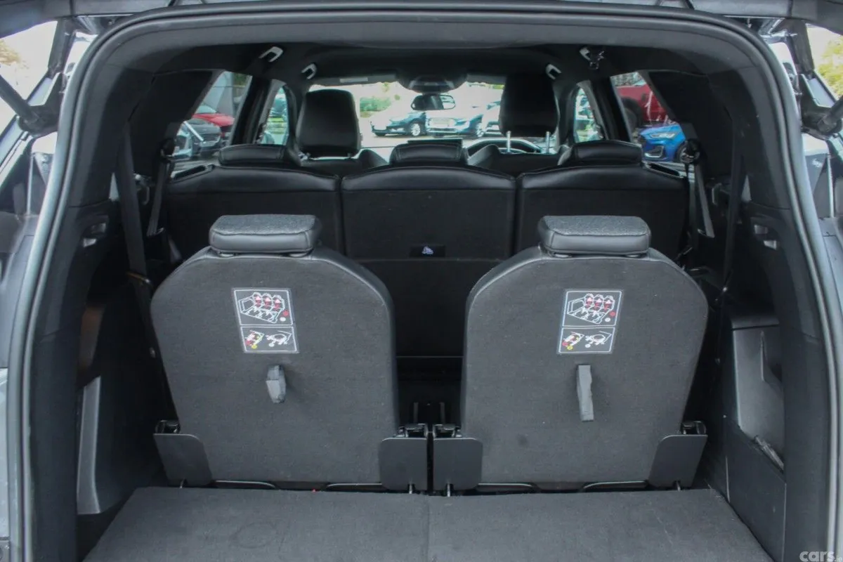 Peugeot 5008 MPV, Diesel, 2024, Grey