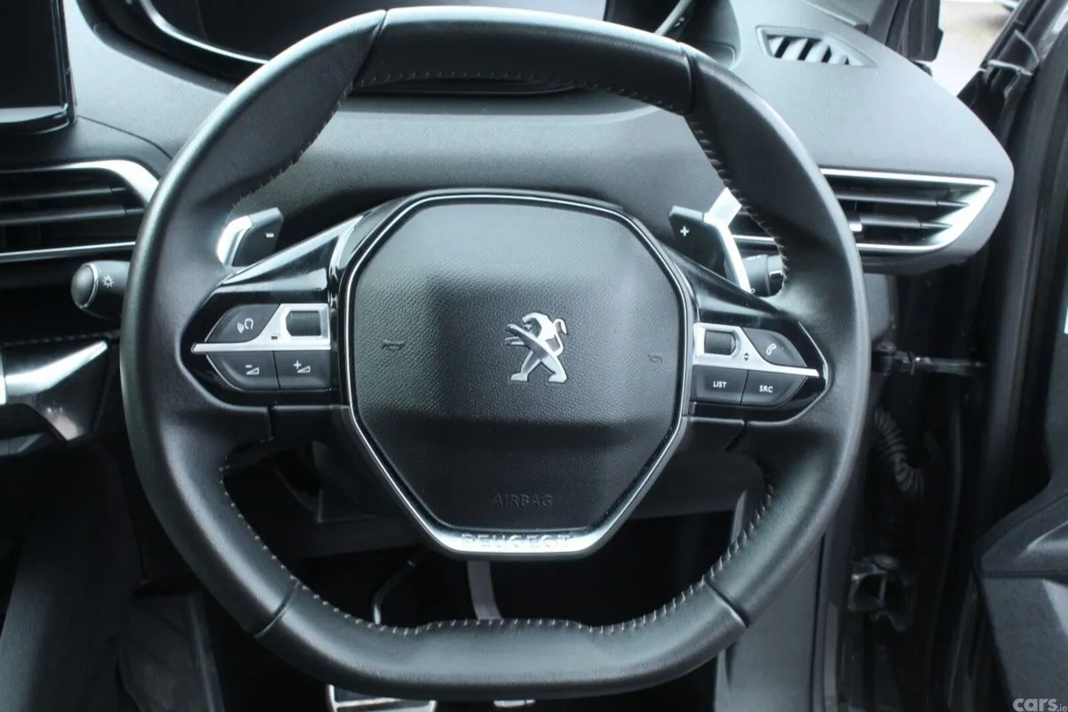 Peugeot 5008 MPV, Diesel, 2024, Grey