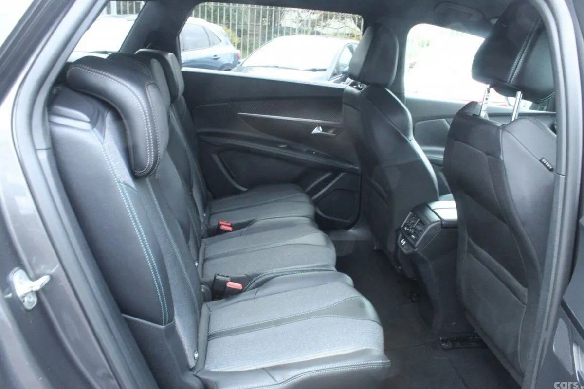 Peugeot 5008 MPV, Diesel, 2024, Grey