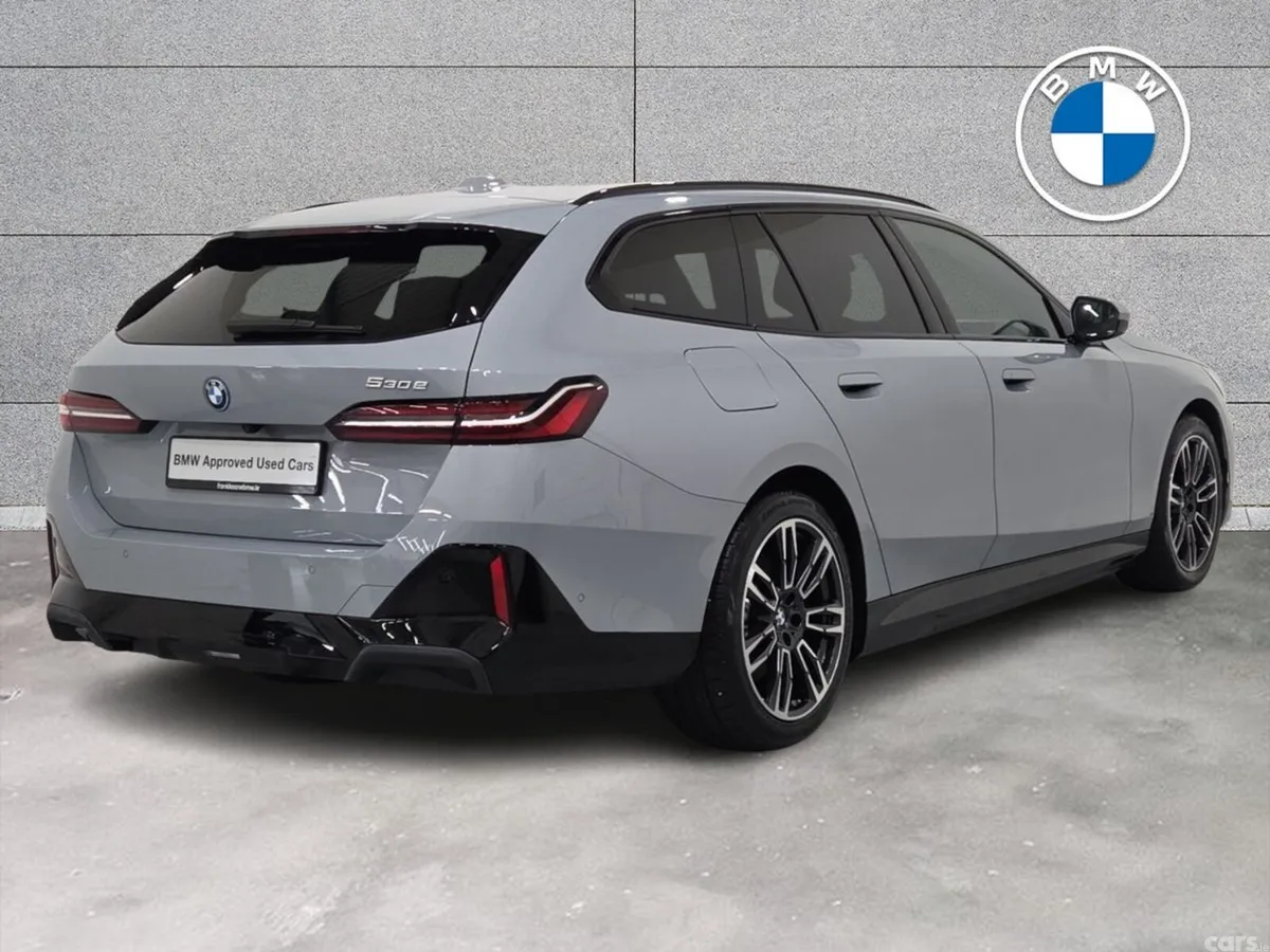 BMW 5-Series Estate, Petrol Plug-in Hybrid, 2026, Grey