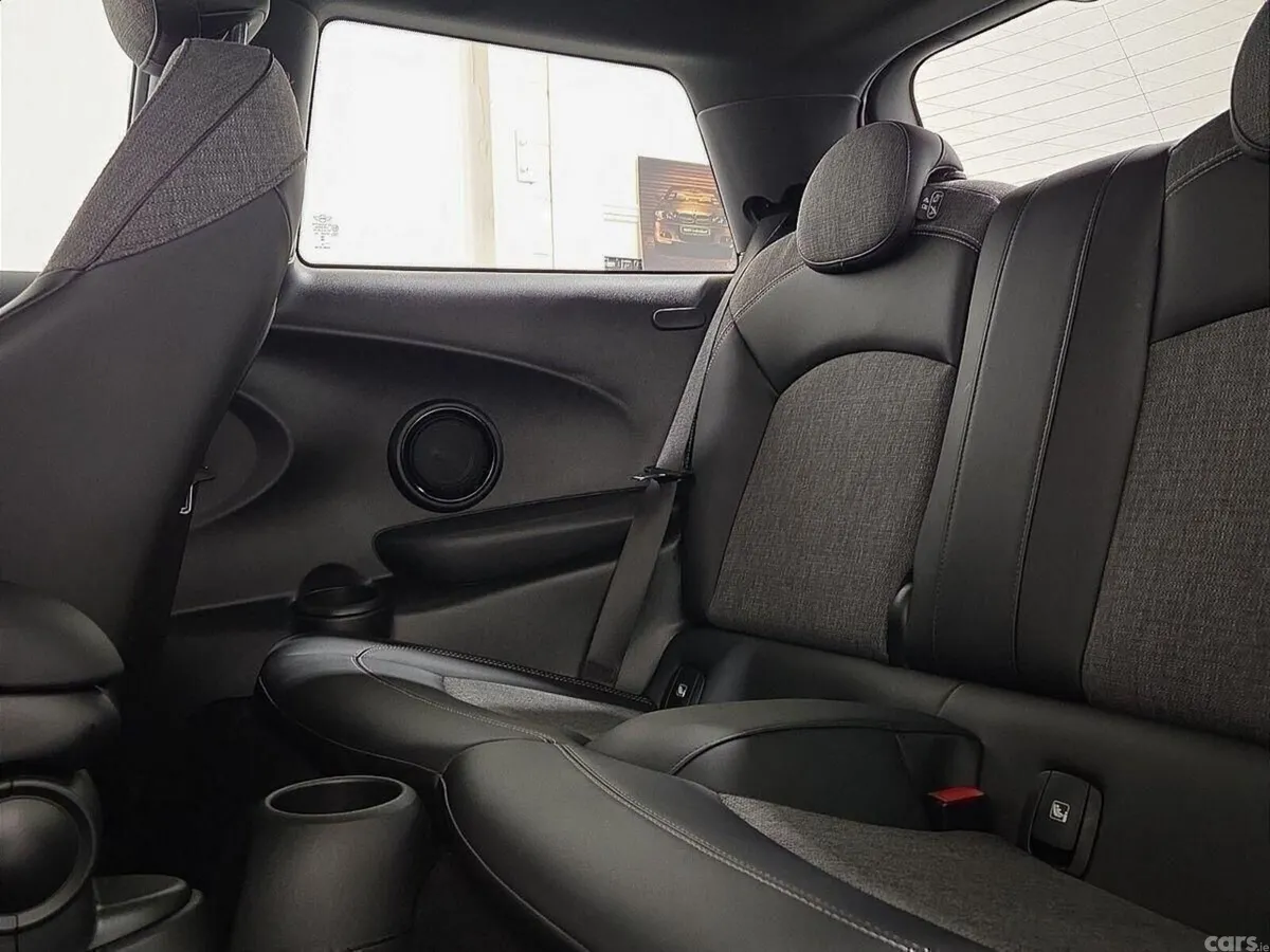 Mini Cooper Hatchback, Electric, 2023, Red
