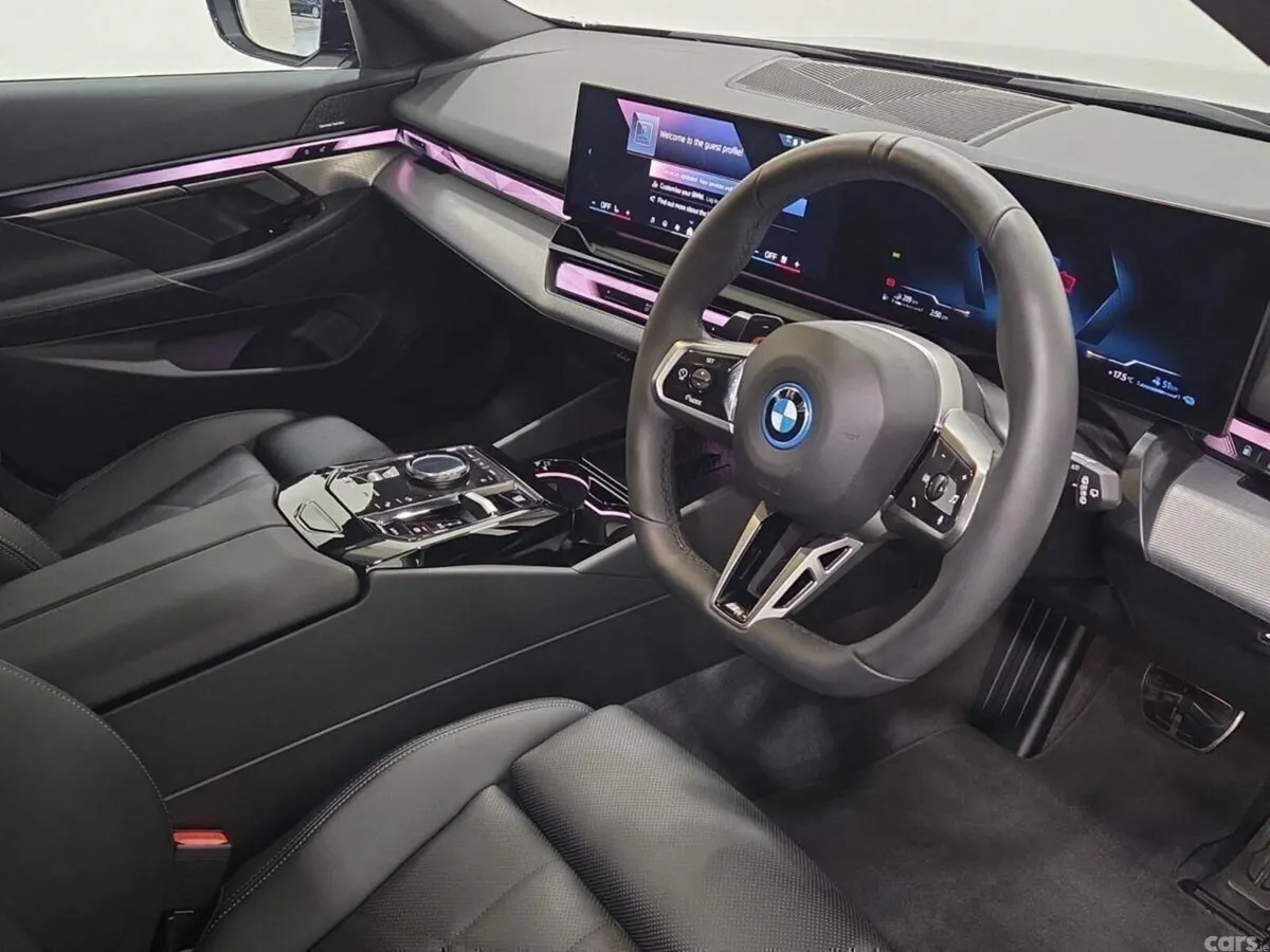 BMW 5-Series Estate, Petrol Plug-in Hybrid, 2026, Blue