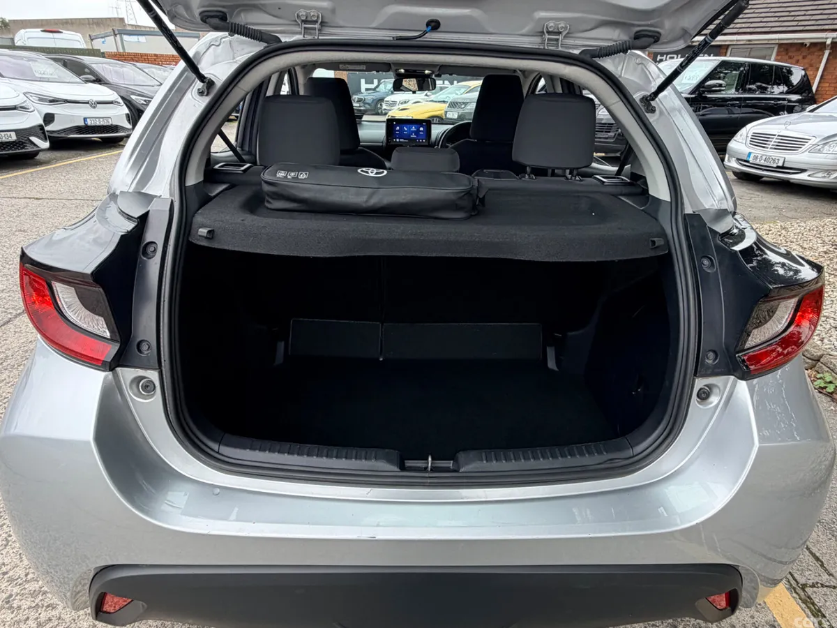 Toyota Yaris Hatchback, Petrol Hybrid, 2024, Grey