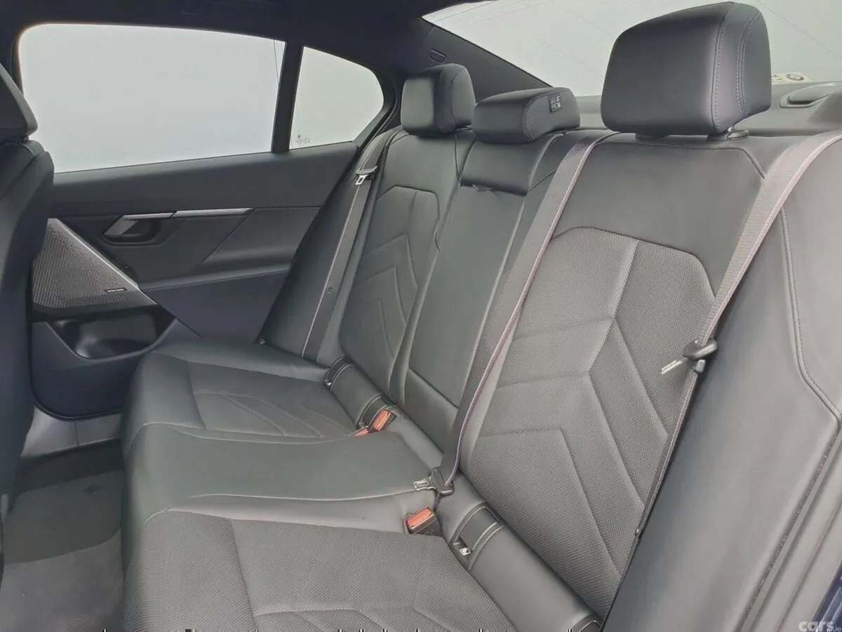 BMW 5-Series Saloon, Petrol Plug-in Hybrid, 2024, Blue