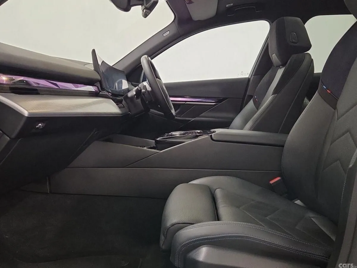 BMW 5-Series Saloon, Petrol Plug-in Hybrid, 2025, Blue