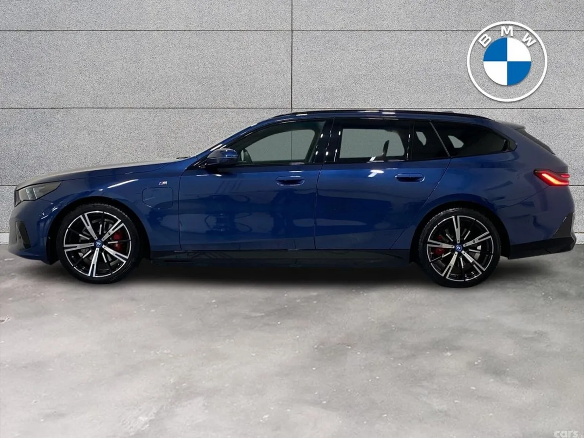 BMW 5-Series Estate, Petrol Plug-in Hybrid, 2025, Blue