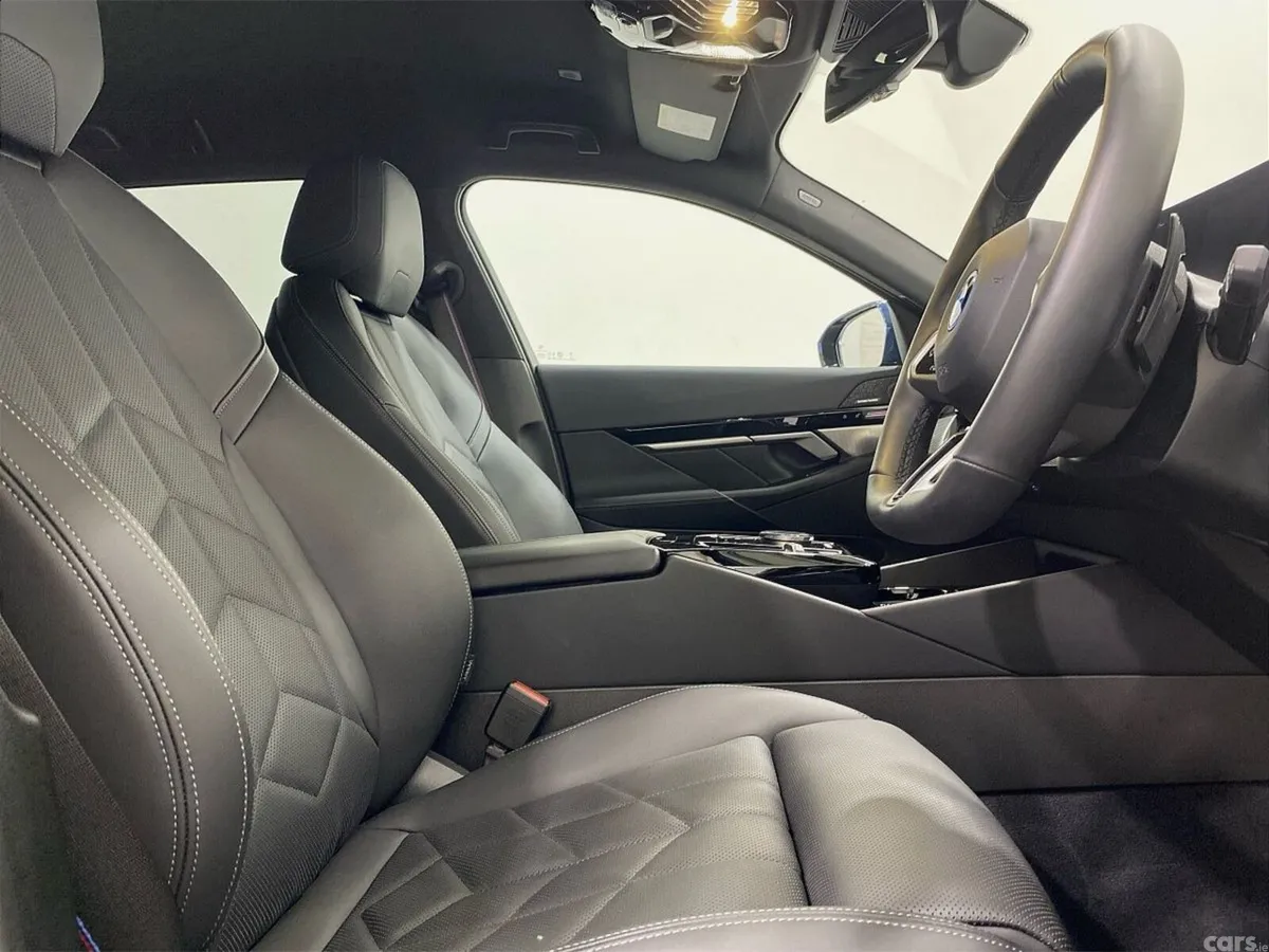 BMW 5-Series Estate, Petrol Plug-in Hybrid, 2025, Blue
