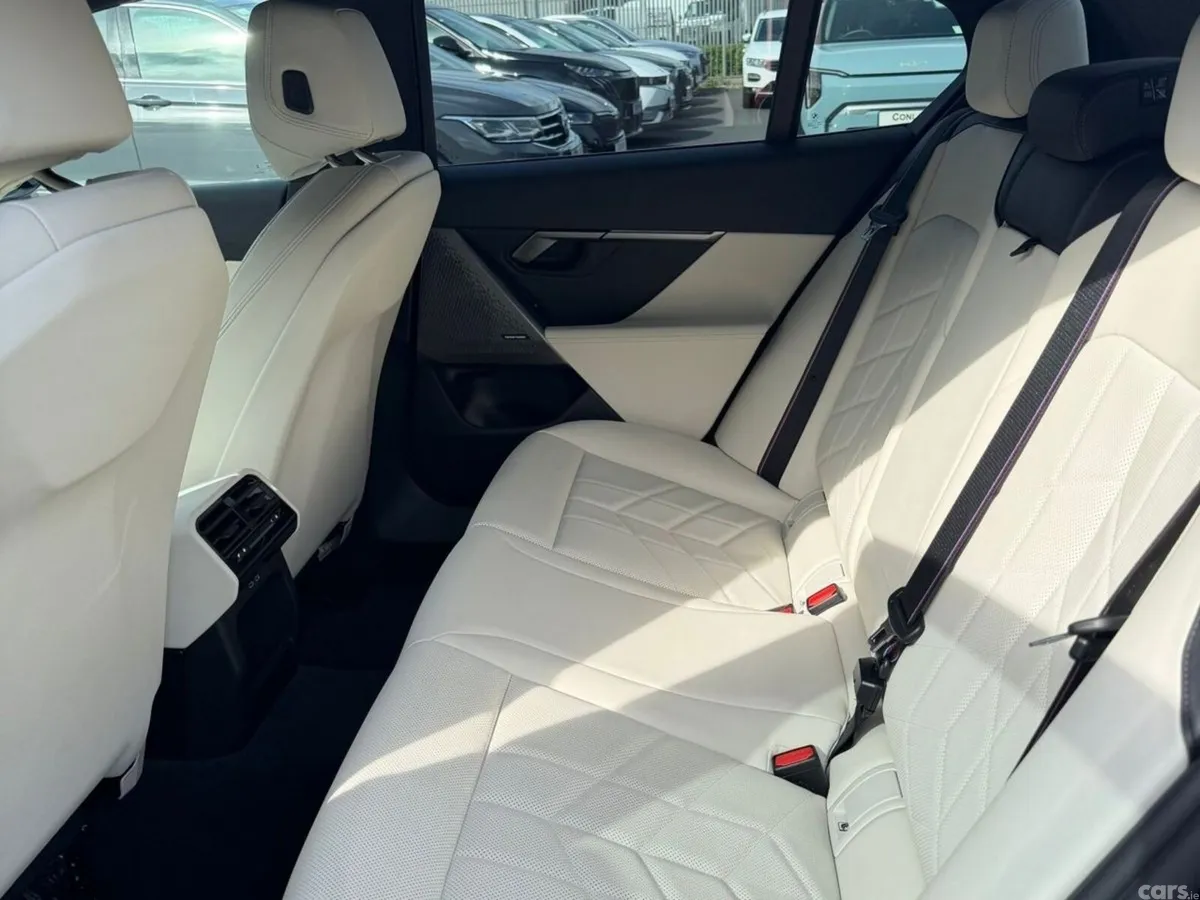 BMW 5-Series Saloon, Petrol Plug-in Hybrid, 2024, Black