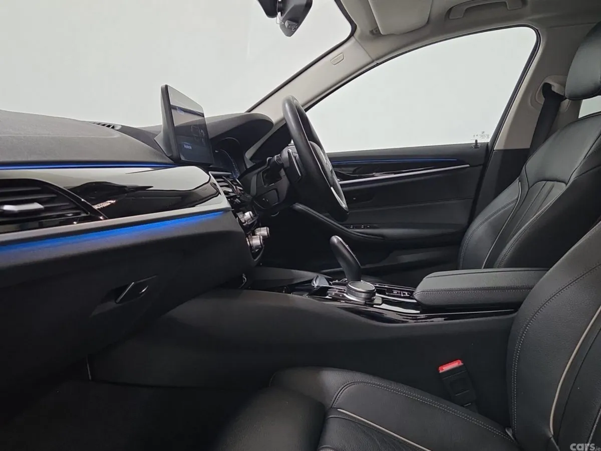 BMW 5-Series Estate, Petrol Plug-in Hybrid, 2023, Black