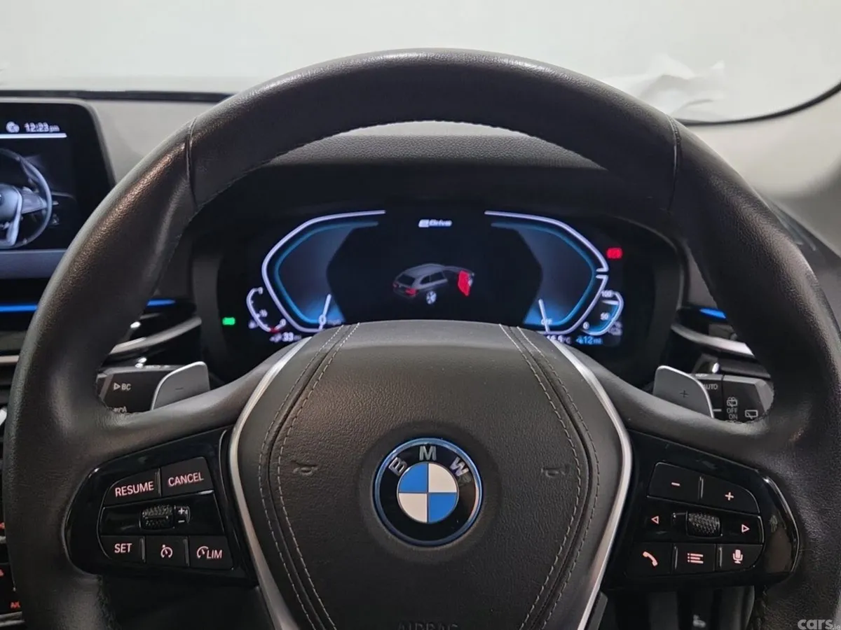 BMW 5-Series Estate, Petrol Plug-in Hybrid, 2023, Black