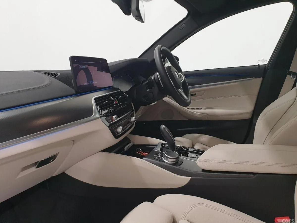 BMW 5-Series Estate, Petrol Plug-in Hybrid, 2021, Black