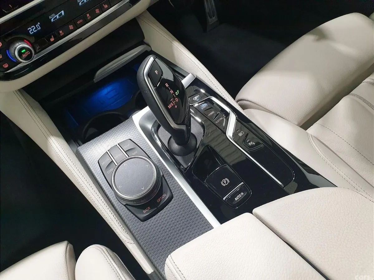 BMW 5-Series Estate, Petrol Plug-in Hybrid, 2021, Black