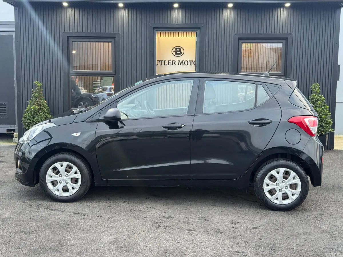 Hyundai i10 Hatchback, Petrol, 2016, Black