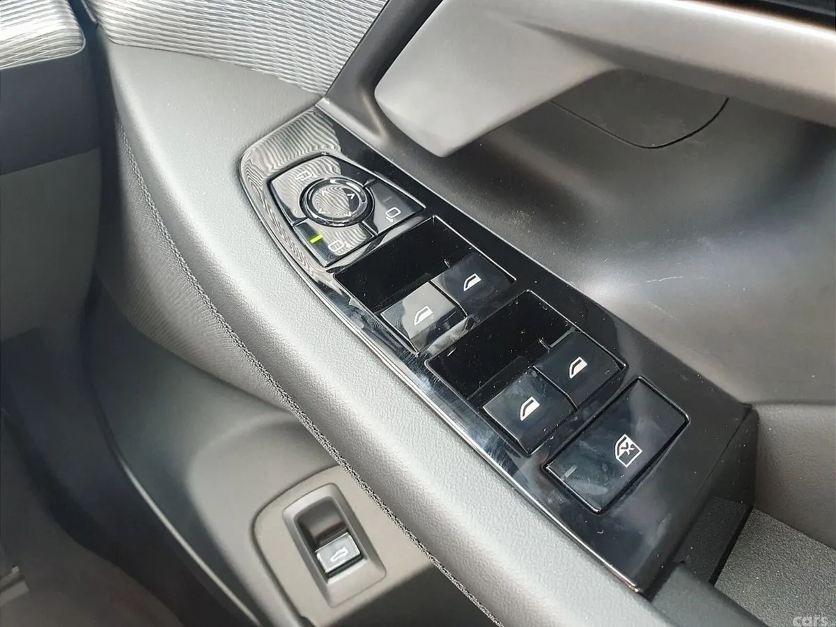 BMW 5-Series Saloon, Petrol Plug-in Hybrid, 2026, Blue