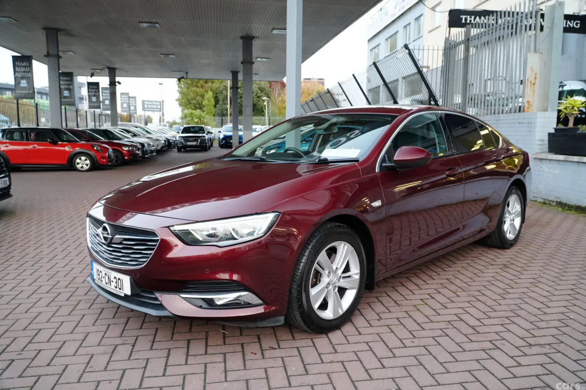 Opel Insignia Hatchback, Diesel, 2019, Red