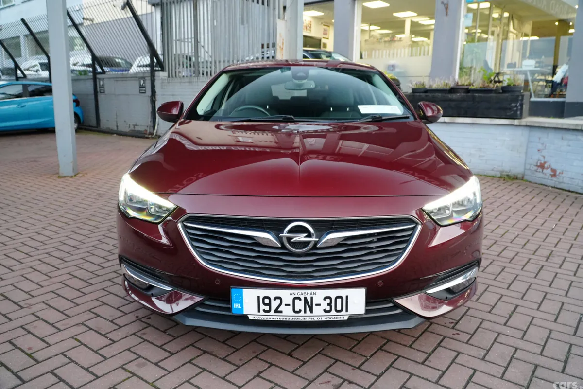 Opel Insignia Hatchback, Diesel, 2019, Red