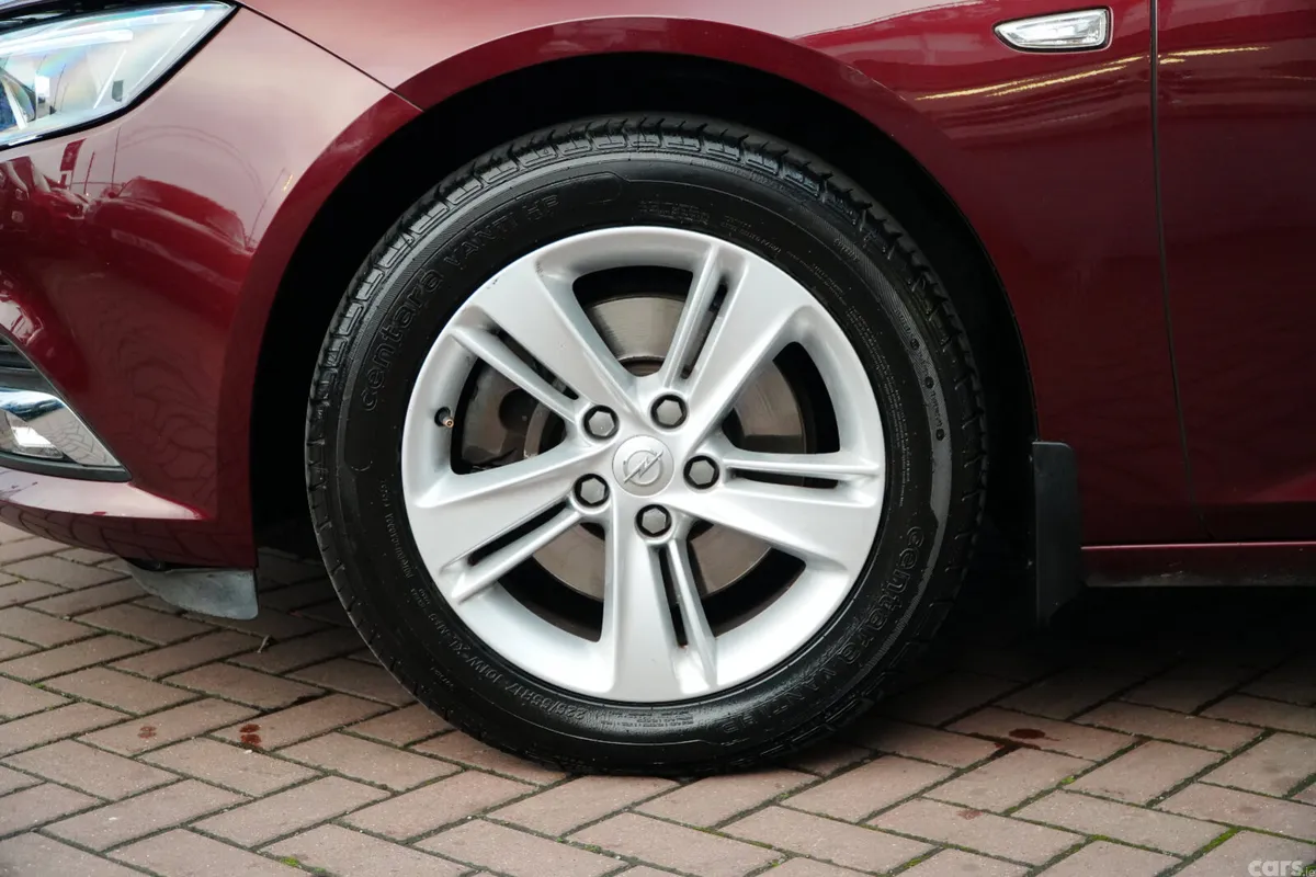 Opel Insignia Hatchback, Diesel, 2019, Red